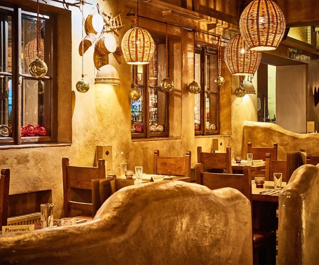 Inneneinrichtung im Adobe Baustil