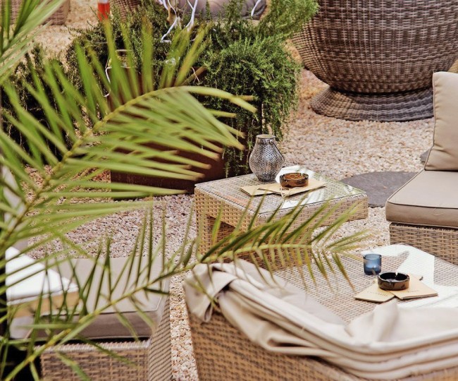 Einladener Adobe Gastgarten und Lounge